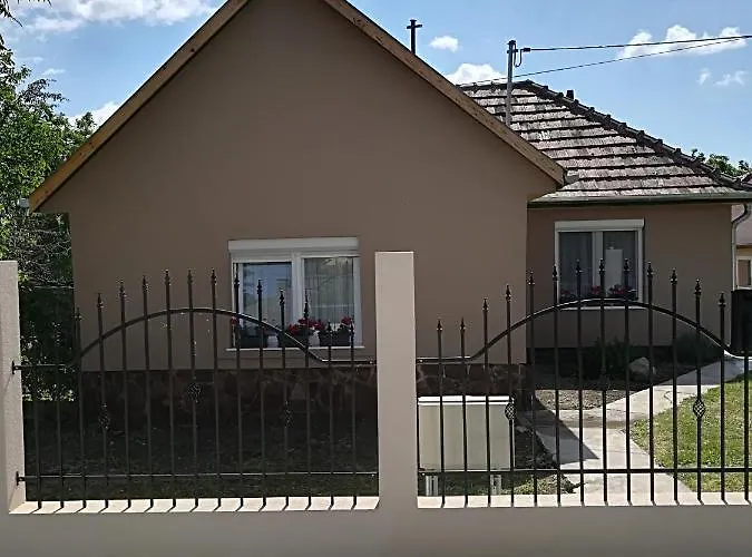 Vivien Apartman